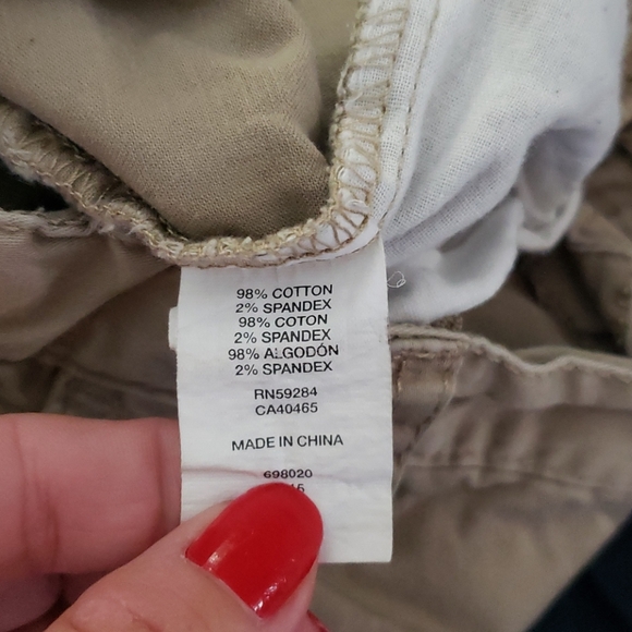 Lot of 3 Children's Place Bermuda uniform shorts - Picture 3 of 5